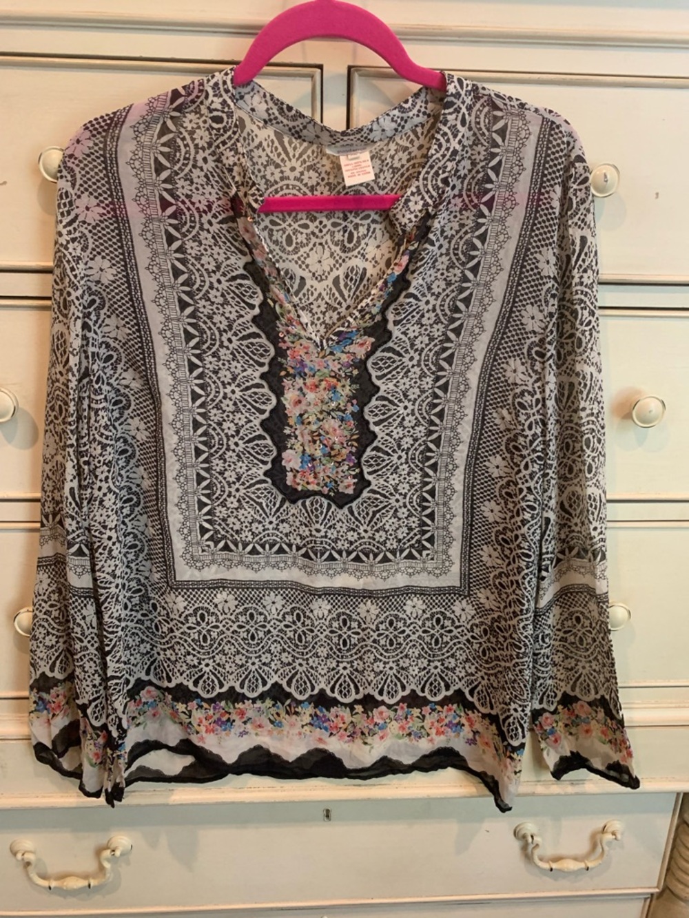 Sundance Boho Lace-Print V-Neck Women's Top in Black and White